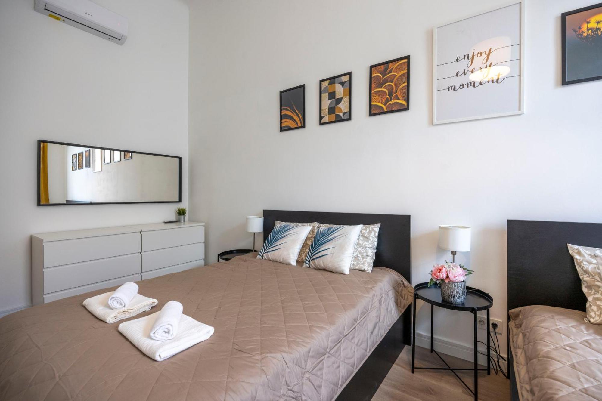 Spacious Cozy Home With 4Bedroom In The Heart Of Bp Budapest Eksteriør billede