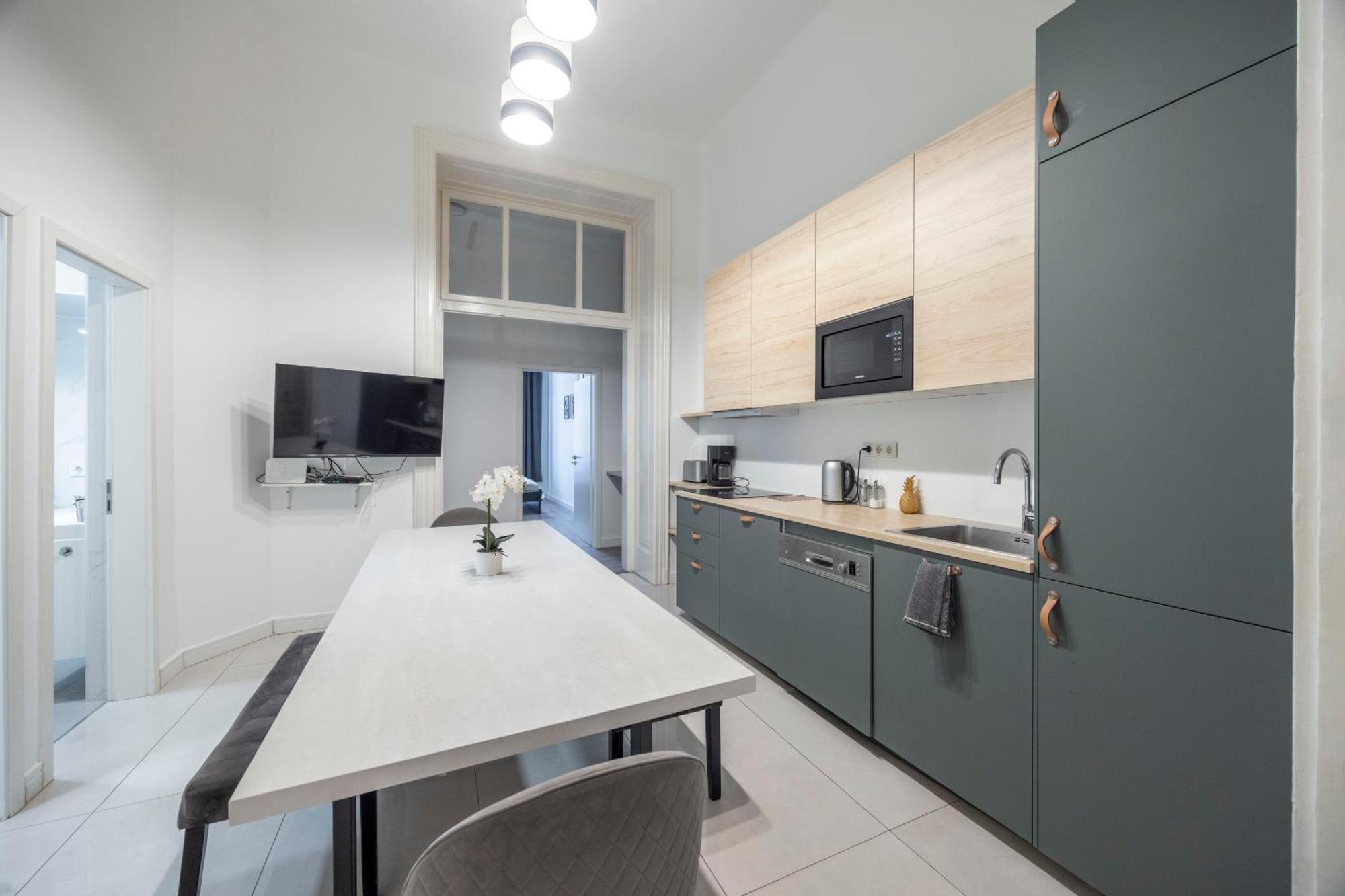 Spacious Cozy Home With 4Bedroom In The Heart Of Bp Budapest Eksteriør billede