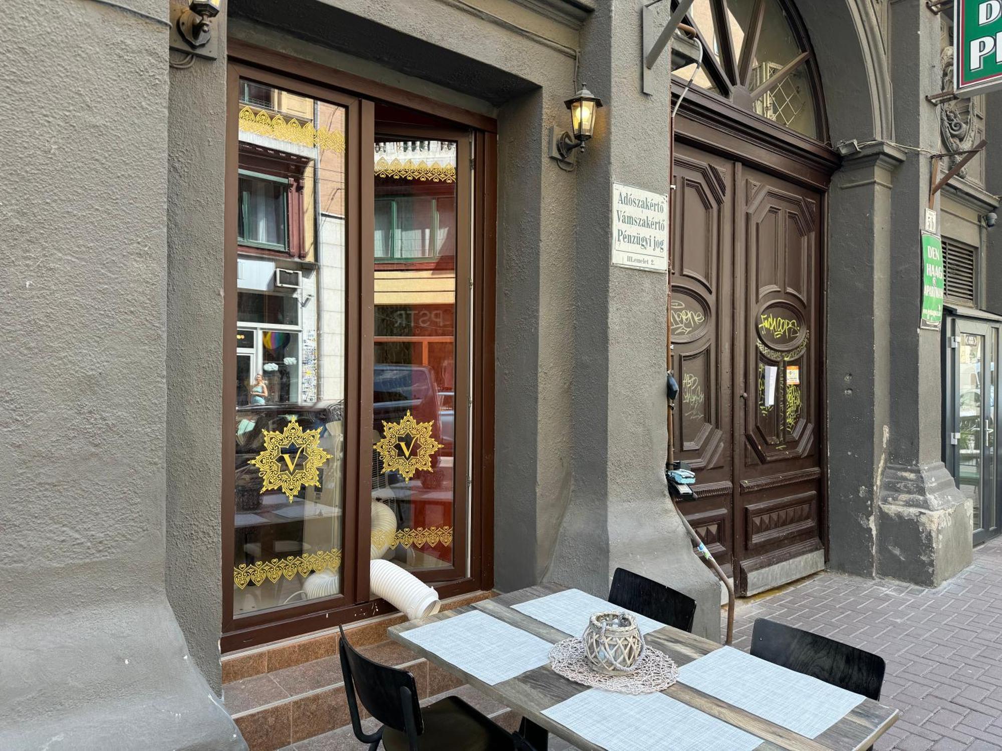 Spacious Cozy Home With 4Bedroom In The Heart Of Bp Budapest Eksteriør billede